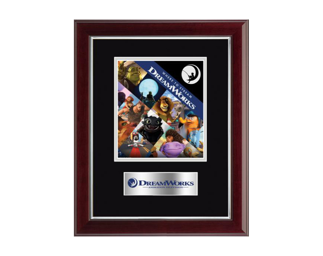 Modern frame with a sleek and customizable engraved plate 