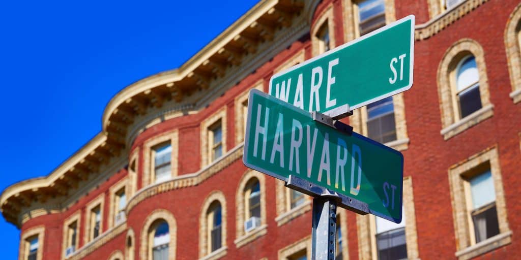 street sign that says Harvard