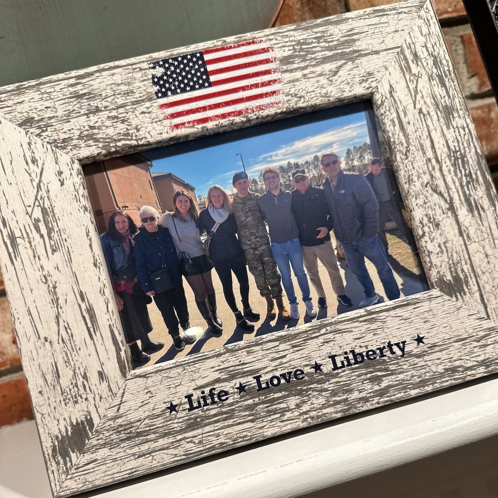 patriotic frame with soldier and his family