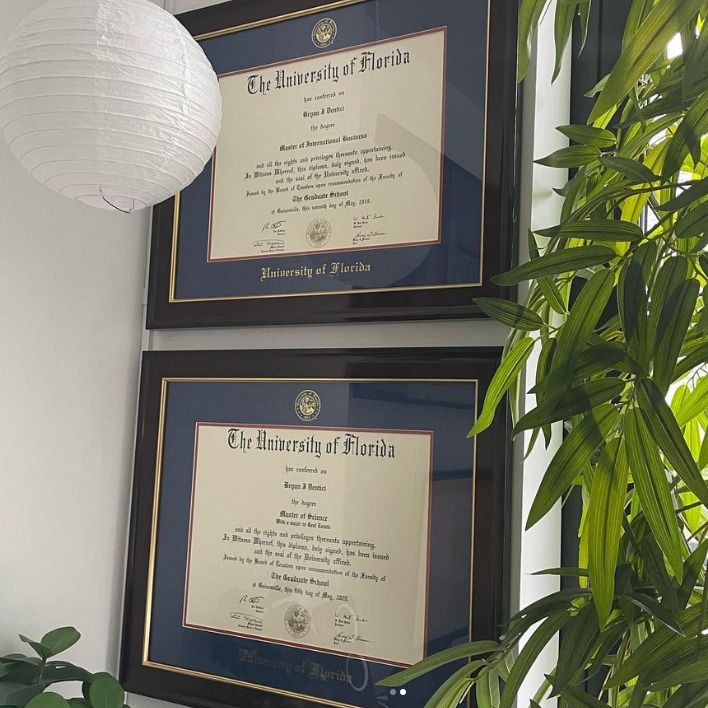 Gators embossed diploma frame
